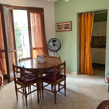 Daire Trilocale Con Grande Terrazza Veranda *